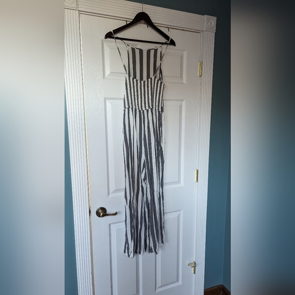 Vacation Jumpsuit - Picture 3 of 3